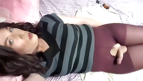 amateur shemale sex in a solo scene with her own pussy