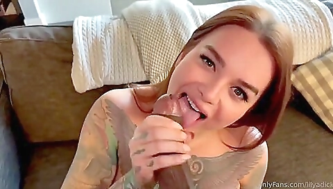 Amateur shemale with a big booty gets deep and hard