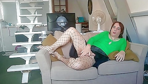 Russian amateur porn video showing amateur masturbation