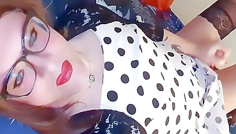 Red-haired woman in stockings masturbates in amateur video