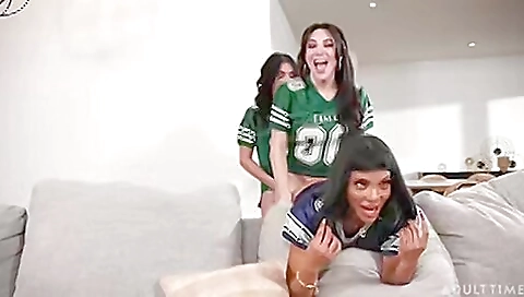 Vintage brunette and two men are making a threesome