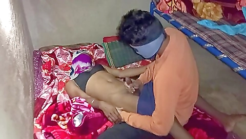 Ebony shemale gets fucked in the hotel room in hardcore sex