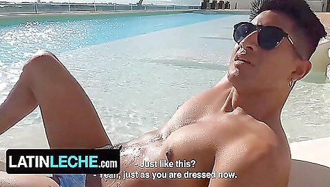 Amateur photographer captures his busty client in the streets